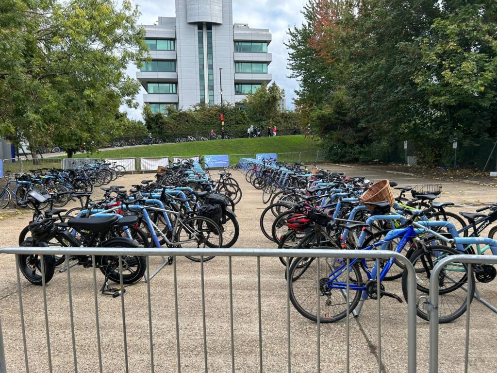 Parking complet des studios de Brentford