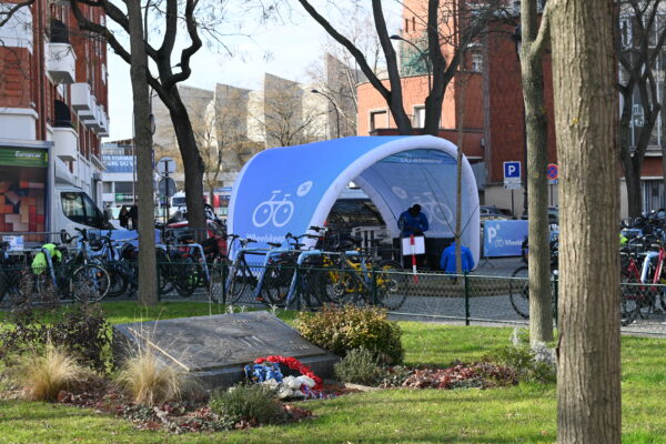 Tent bicycle parking entrance Paris Saint Germain Parking Wheelskeep